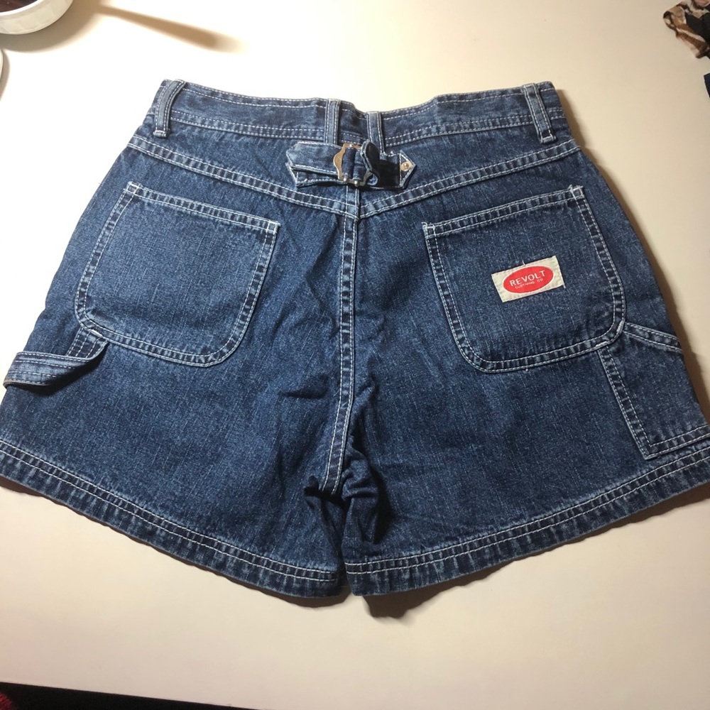 Shorts - Picture 2 of 3